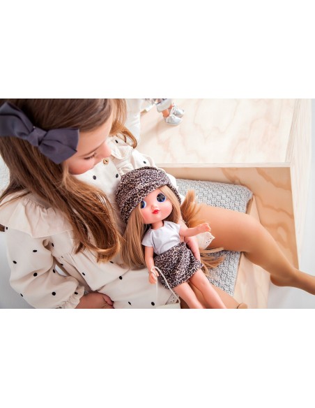 Munecas Arias lalka Dunya 38 cm – strój w panterkę Lalki