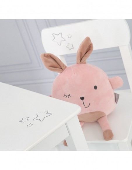 roba stół i dwa krzesła W domu