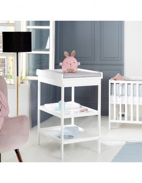 roba komoda, z matą W domu